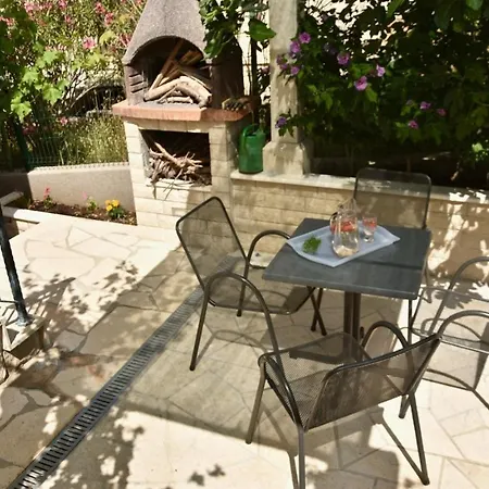 Διαμέρισμα Mara - Free Parking Supetar